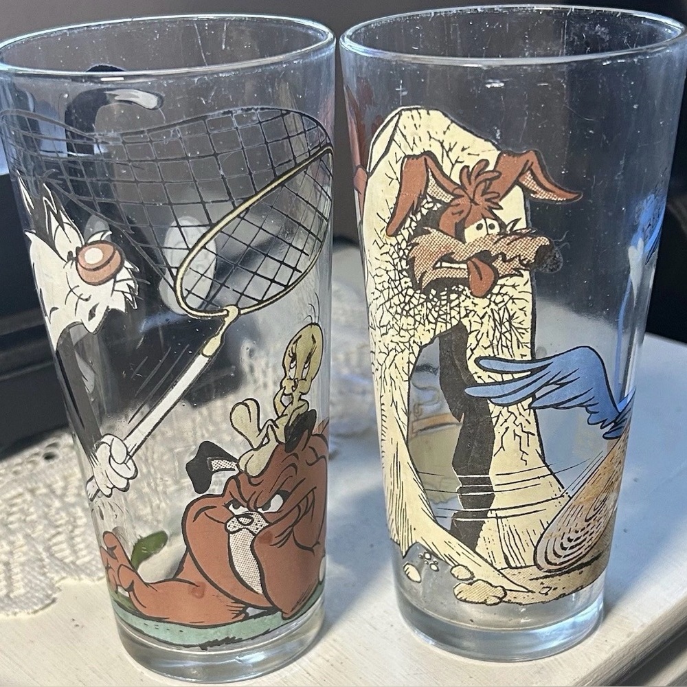 2-Vintage 1970’s Looney Tunes Glasses. Sylvester & Tweety Bird.